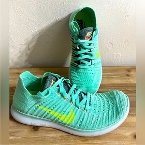 EUC Nike Run Natural Flyknit Shoes